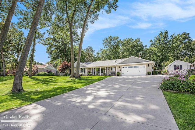 983 N Riverside Avenue, St Clair, MI 48079