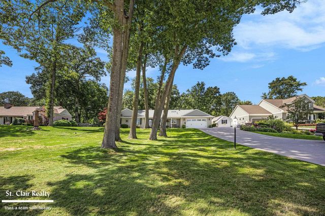 983 N Riverside Avenue, St Clair, MI 48079