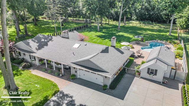 983 N Riverside Avenue, St Clair, MI 48079