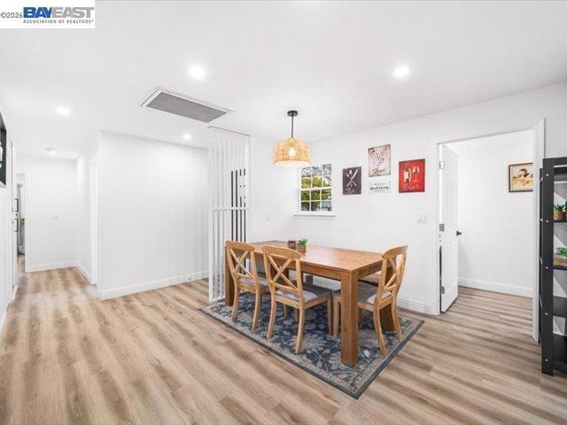 1556 1556 Wagoner Dr, Livermore, CA 94550