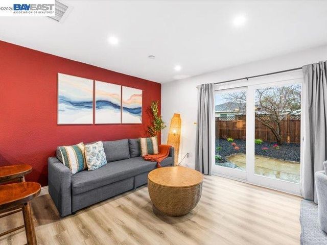 1556 1556 Wagoner Dr, Livermore, CA 94550