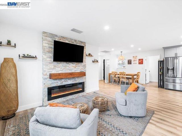 1556 1556 Wagoner Dr, Livermore, CA 94550