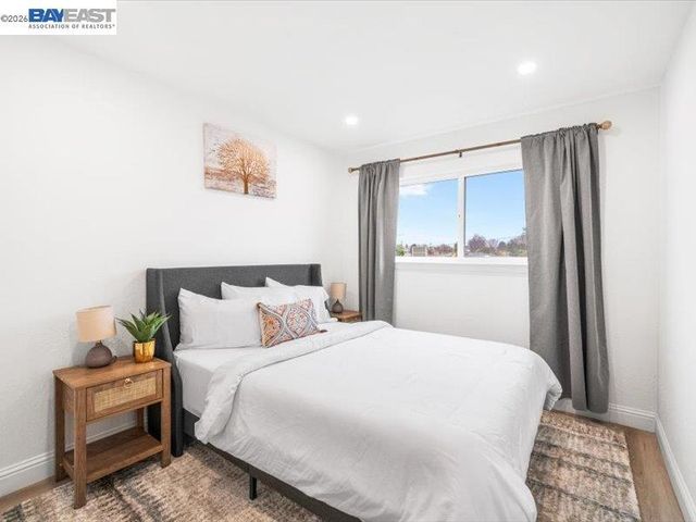 1556 1556 Wagoner Dr, Livermore, CA 94550