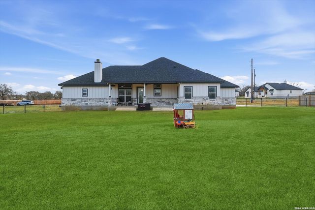 113 Hondo Dr, La Vernia, TX 78121