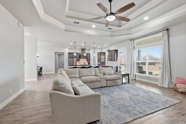 113 Hondo Dr, La Vernia, TX 78121