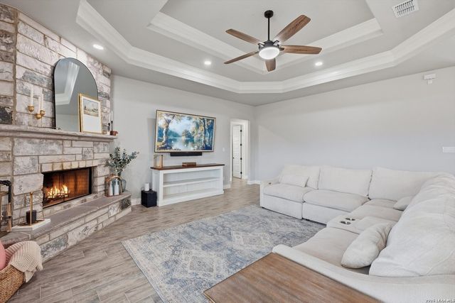113 Hondo Dr, La Vernia, TX 78121