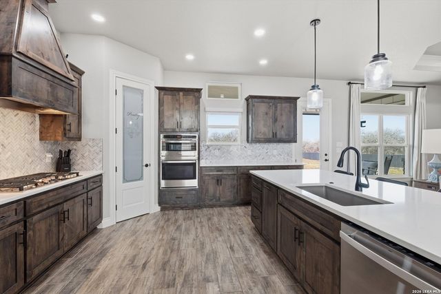 113 Hondo Dr, La Vernia, TX 78121