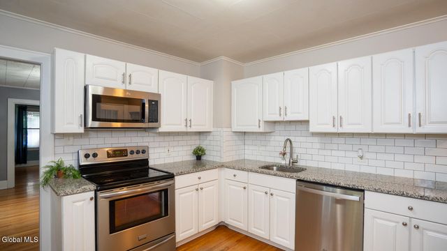 5 Sampson Avenue, Troy, NY 12180