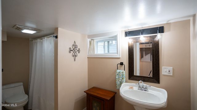 5 Sampson Avenue, Troy, NY 12180