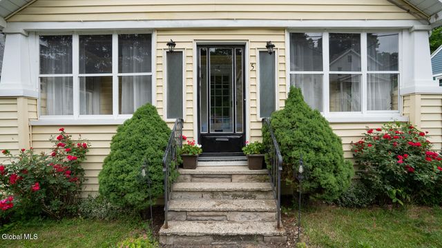 5 Sampson Avenue, Troy, NY 12180