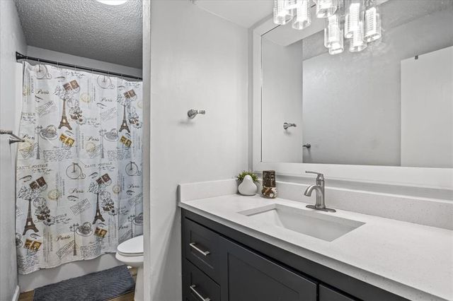 8712 N McMillan Avenue, Oklahoma City, OK 73132