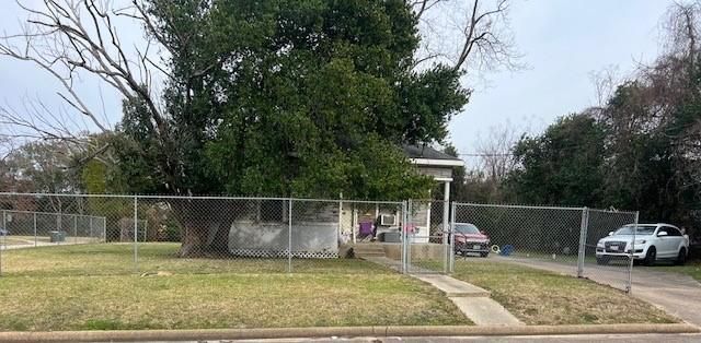 1945 Brooklyn Street, Beaumont, TX 77701