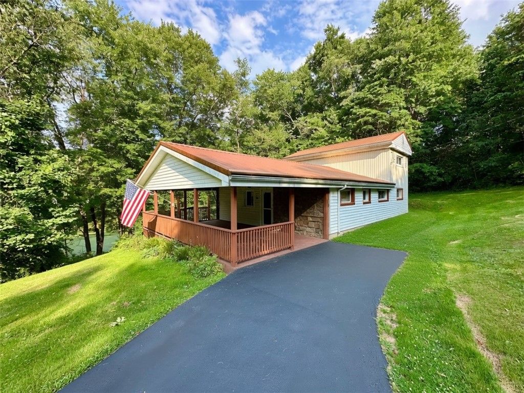 Image 1 of property listing at 724 Rose Point Harlansburg Rd, Scott Twp, PA 16101