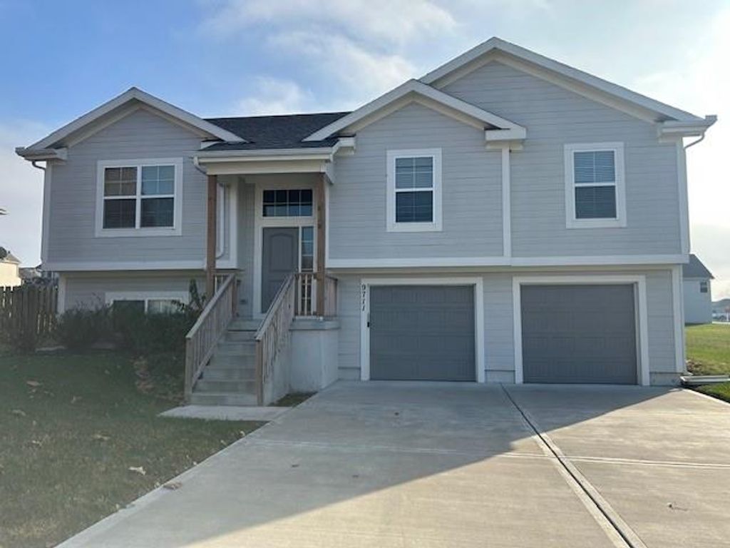 9711 E 220th Street, Peculiar, MO 64078