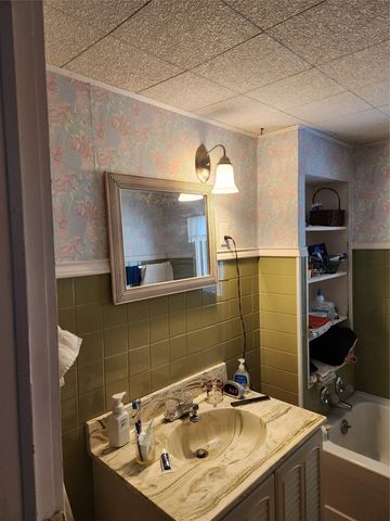 108 Prairie Street, Pella, IA 50219