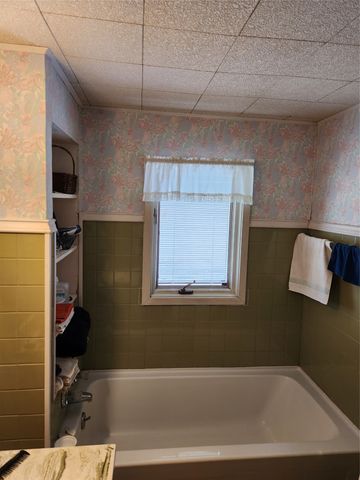 108 Prairie Street, Pella, IA 50219