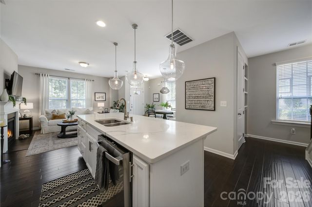 6658 Berewick Commons Parkway, Charlotte, NC 28278