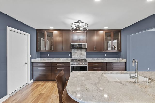 674 Summit Ridge Drive, Milford, MI 48381