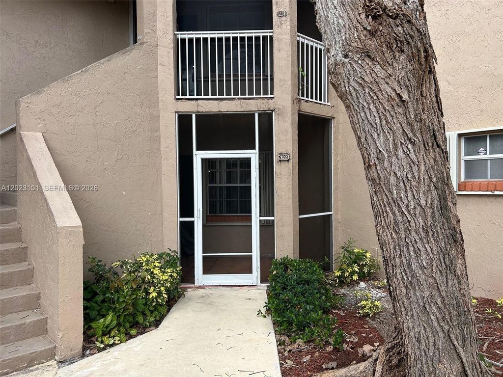 301 SW 86th Ave 102, Pembroke Pines, FL 33025
