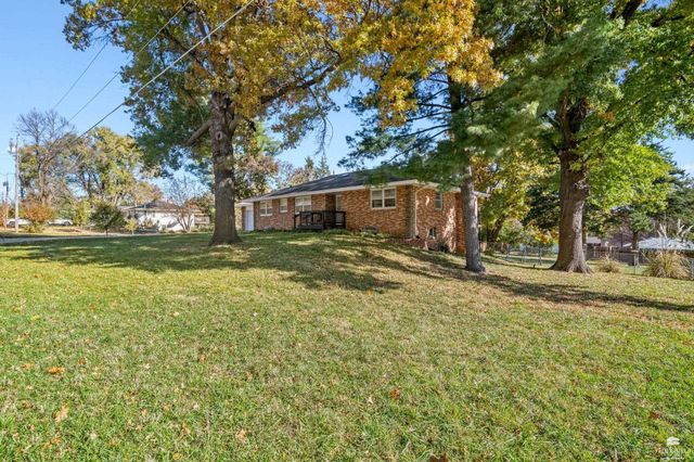 1522 Givens Road, Manhattan, KS 66502