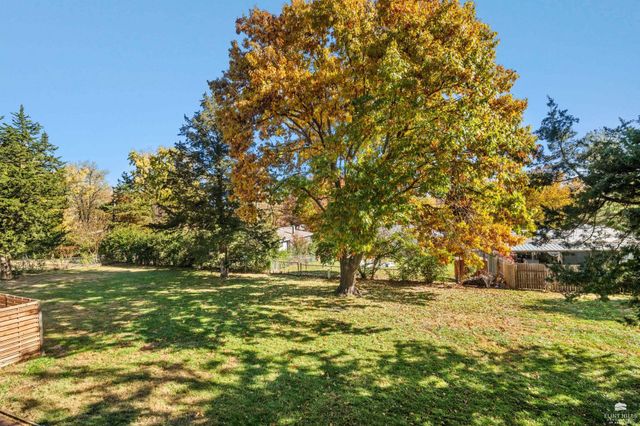 1522 Givens Road, Manhattan, KS 66502