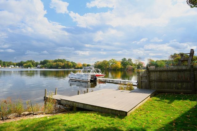 7 Deveuve Ln, Pembroke, MA 02359