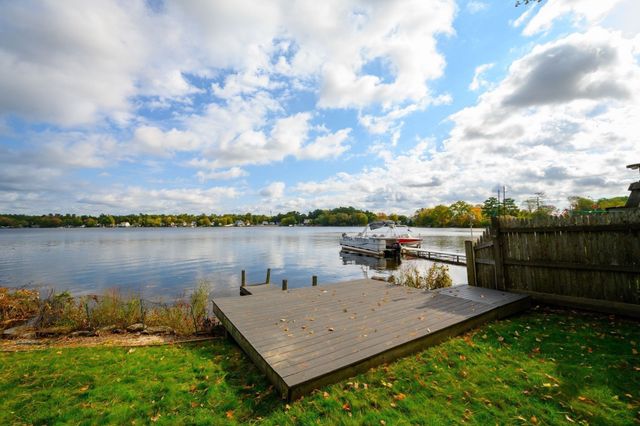 7 Deveuve Ln, Pembroke, MA 02359