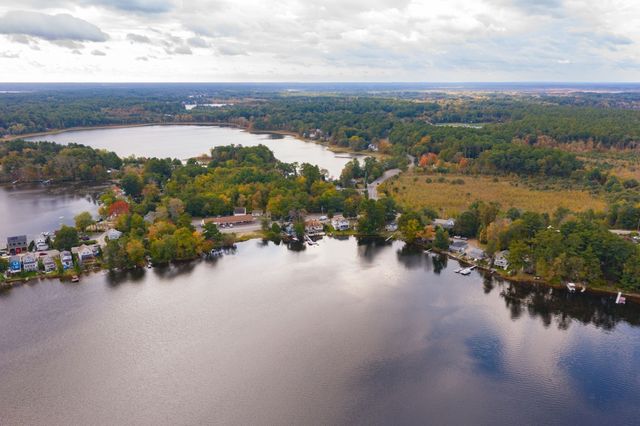 7 Deveuve Ln, Pembroke, MA 02359