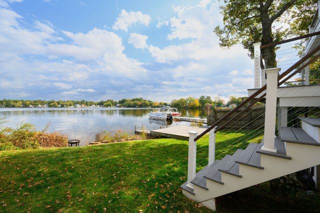 7 Deveuve Ln, Pembroke, MA 02359