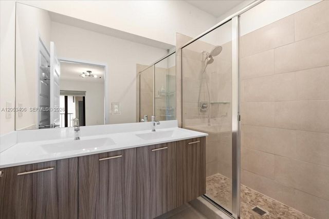 4746 NW 83rd Parkway, Doral, FL 33166