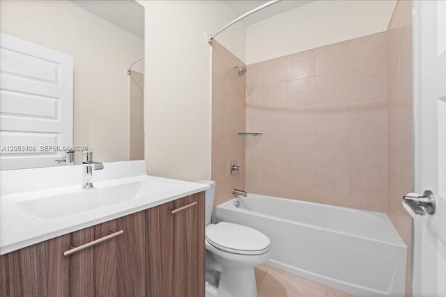 4746 NW 83rd Parkway, Doral, FL 33166