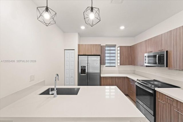 4746 NW 83rd Parkway, Doral, FL 33166