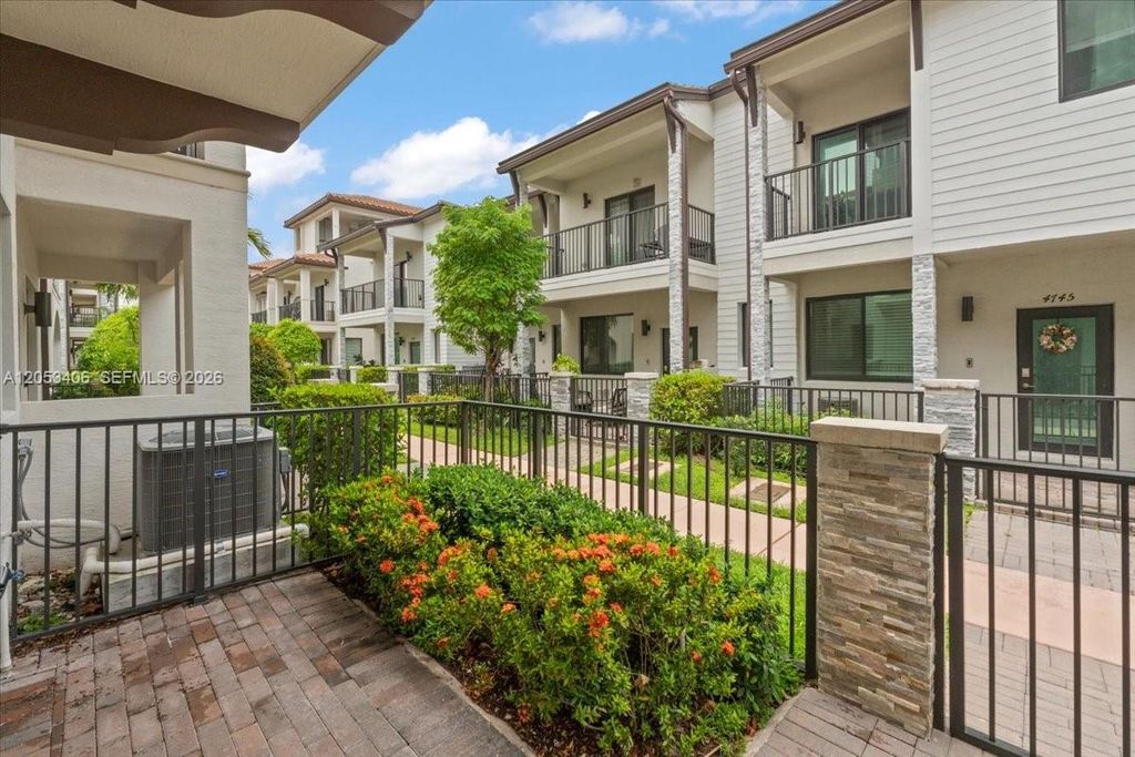 4746 NW 83rd Parkway, Doral, FL 33166