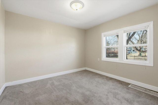 1330 AVENUE O Avenue, Carter Lake, IA 51510