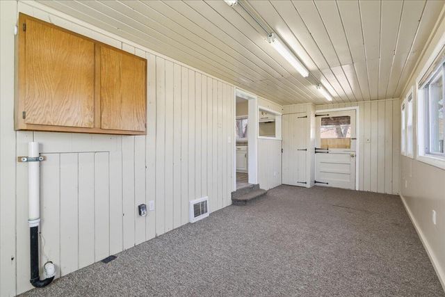 1330 AVENUE O Avenue, Carter Lake, IA 51510