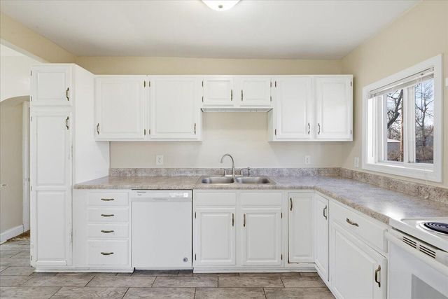 1330 AVENUE O Avenue, Carter Lake, IA 51510