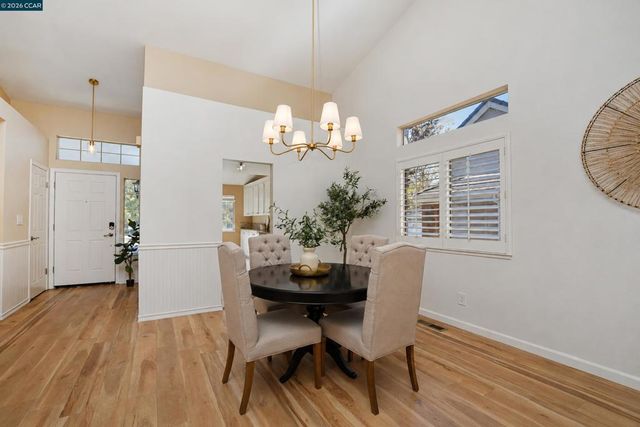 1725 Indian Wells Way, Clayton, CA 94517