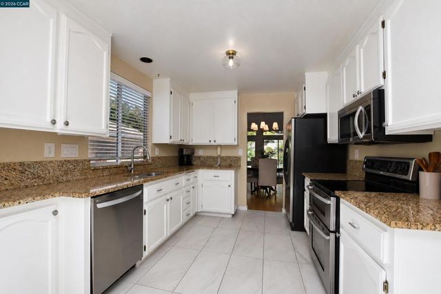 1725 Indian Wells Way, Clayton, CA 94517