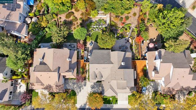 1725 Indian Wells Way, Clayton, CA 94517