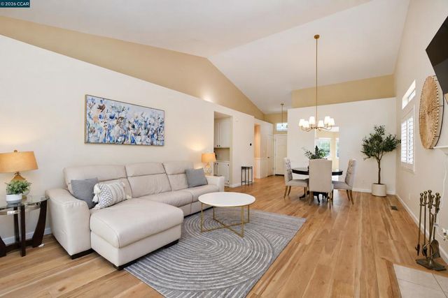 1725 Indian Wells Way, Clayton, CA 94517