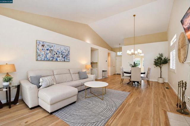 1725 Indian Wells Way, Clayton, CA 94517