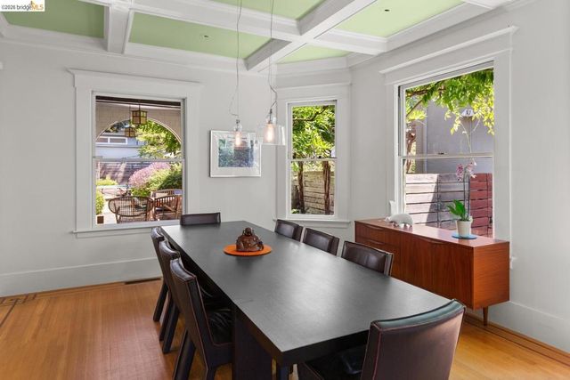 6434 Regent St, Oakland, CA 94618