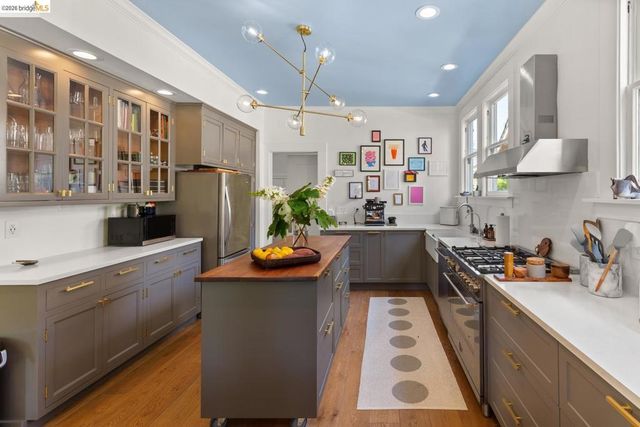 6434 Regent St, Oakland, CA 94618