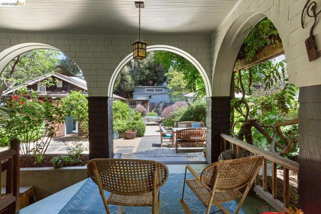 6434 Regent St, Oakland, CA 94618