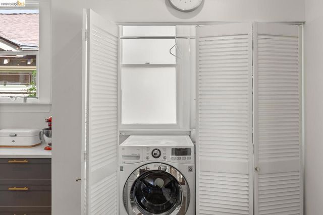 6434 Regent St, Oakland, CA 94618