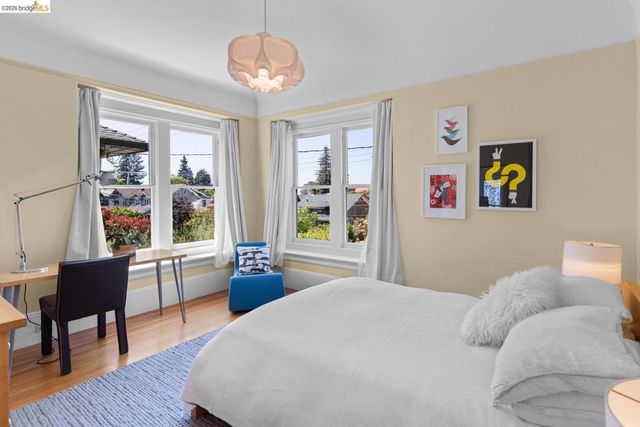6434 Regent St, Oakland, CA 94618