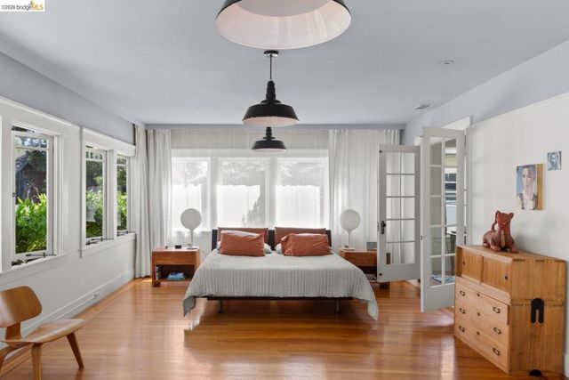 6434 Regent St, Oakland, CA 94618