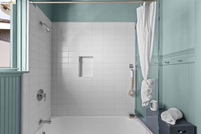 6434 Regent St, Oakland, CA 94618