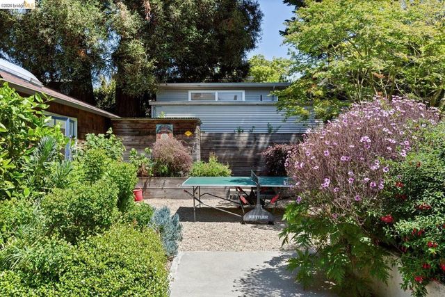 6434 Regent St, Oakland, CA 94618