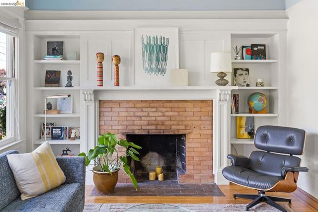 6434 Regent St, Oakland, CA 94618